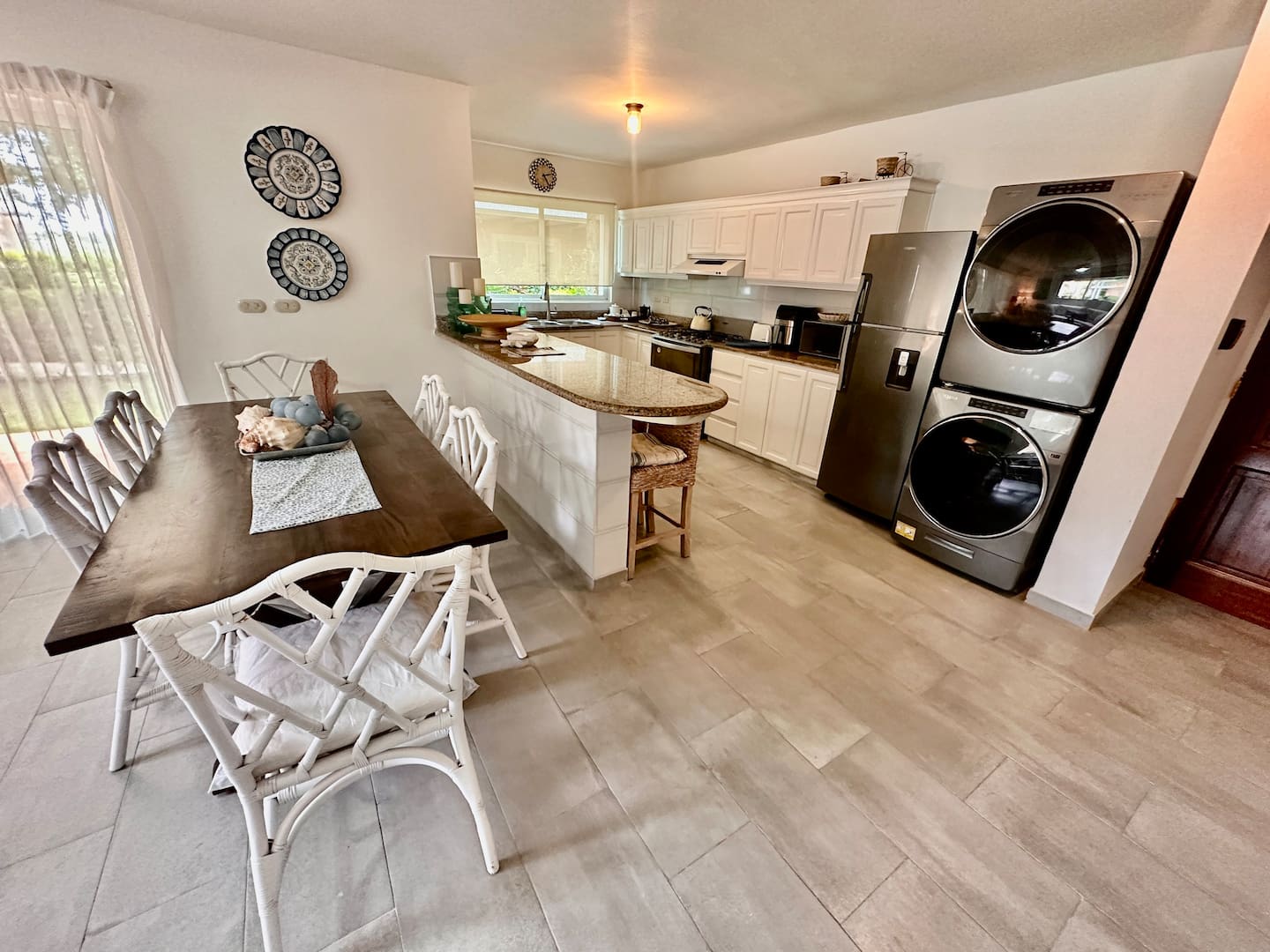 Cozy 3 bedrooms condo with pool and beach access