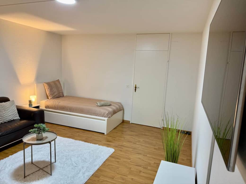 Schlaf & Wohnzimmer mit TV