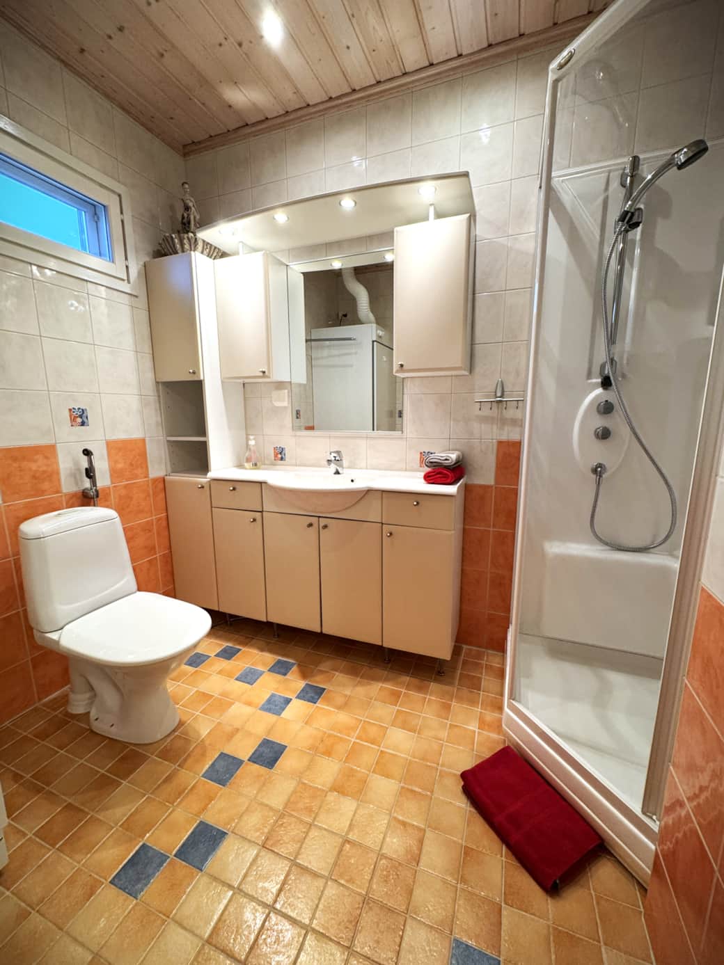 Bathroom and shover with soaps included. Bathroom and shover with soaps included.