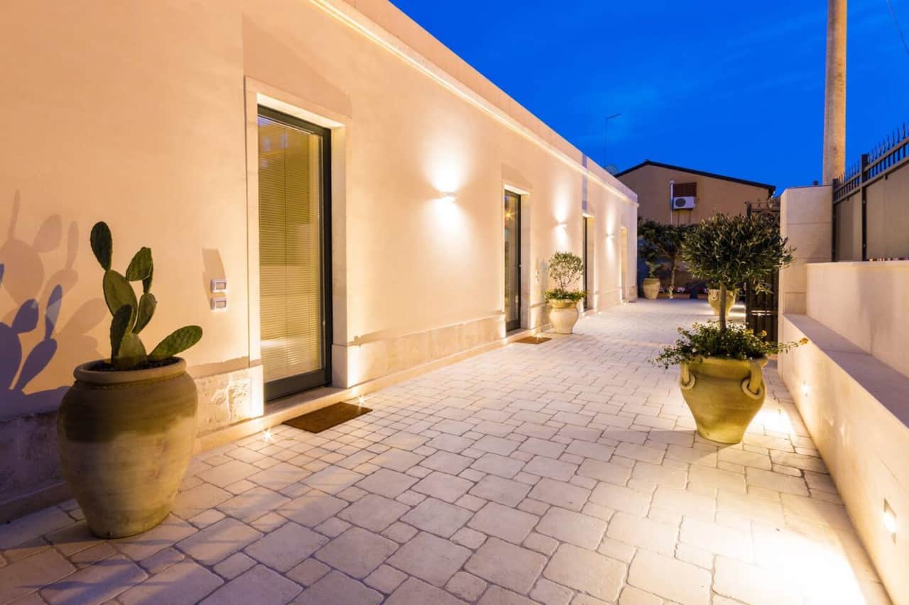 Villa in the evening - Front