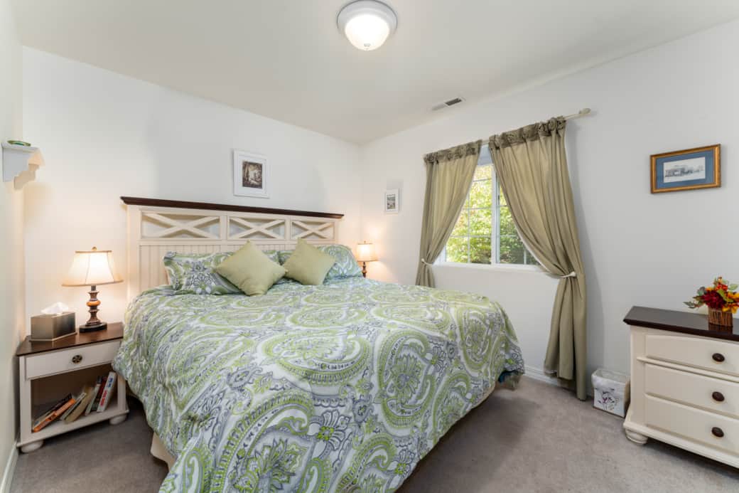 King sized Bed 1st flr