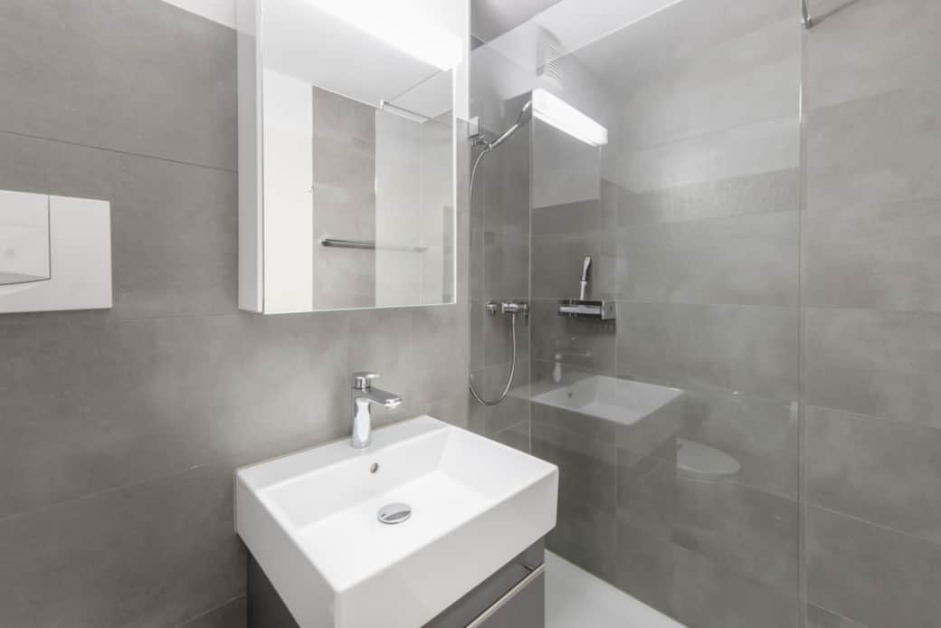 Badezimmer mit Dusche Badezimmer mit Dusche