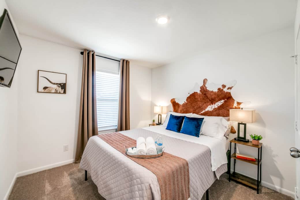 Queen bedroom includes a 32" TV, room darkening blinds and curtains