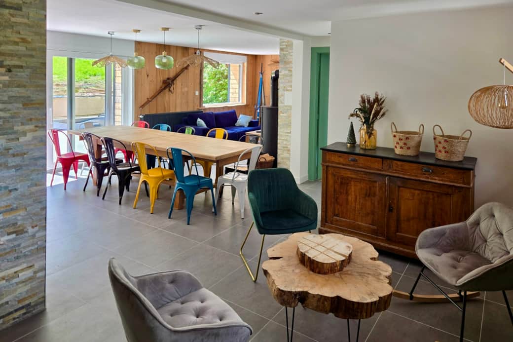 60 m² de vie baignés de soleil : cuisine, salon et séjour réunis, ouverts sur les terrasses. 60 m² de vie baignés de soleil : cuisine, salon et séjour réunis, ouverts sur les terrasses.