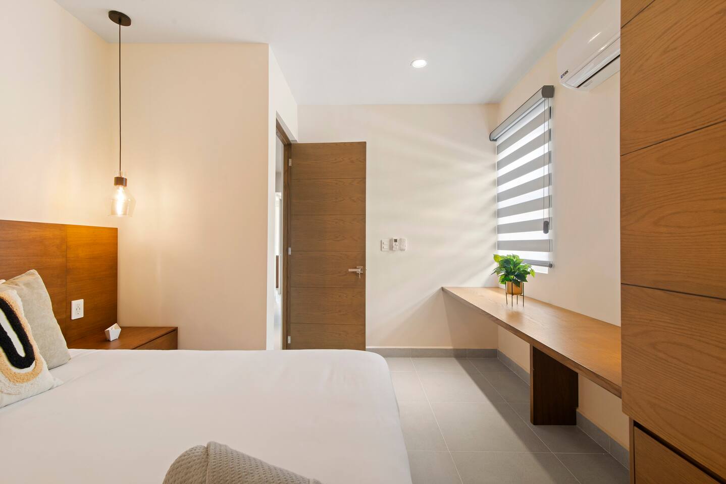 Dedicated workspace with a spacious desk, perfect for remote work, video calls, or planning your Riviera Maya adventures.