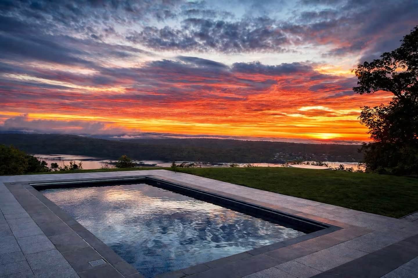 Sleeps 16 ~6 Bedrooms ~5.5 Bathrooms