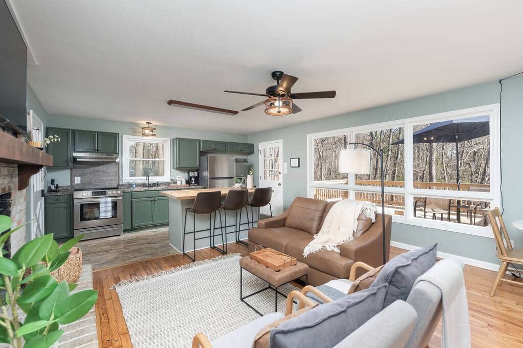 Glenwood Cabin Hot Tub by Holliday Lake State Park Vacation Home