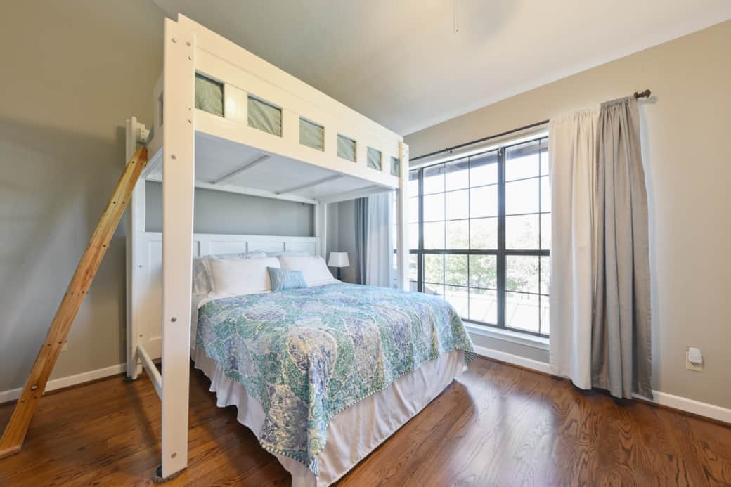 Guest Room Guest Room
