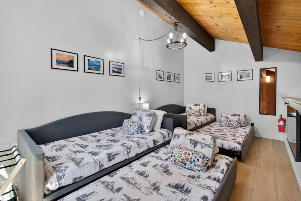 Second loft-style bedroom w/ TV. The day beds can be 2 single beds or 4 single beds (trundle) or 2 kings beds. 
