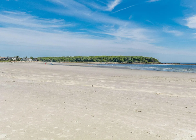 Steps from renowned Goose Rocks Beach