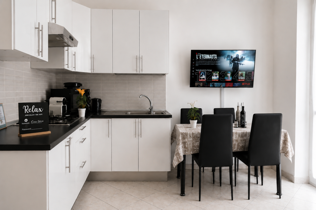 Cucina moderna e attrezzata ideale per pranzi, cene e soggiorni lunghi
