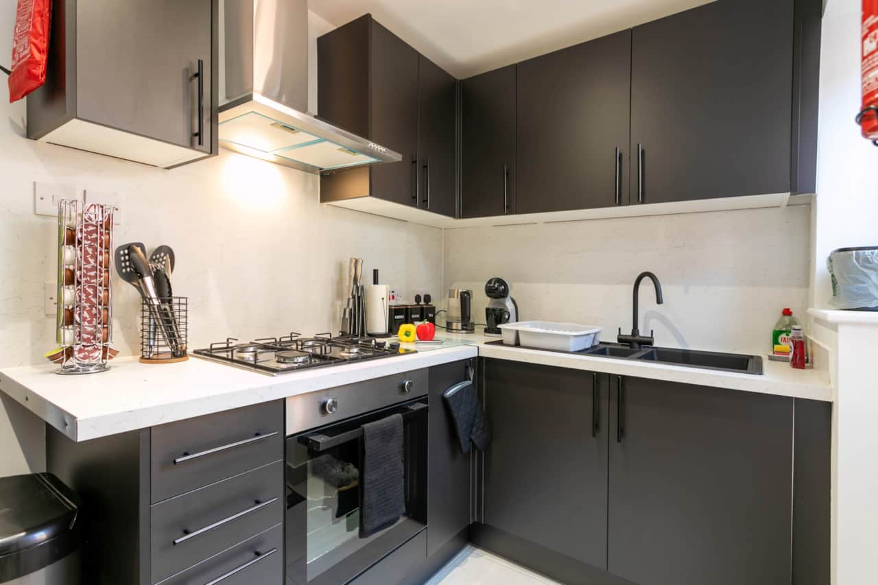Fully_Equipped_Kitchen_Balfour_House.jpg