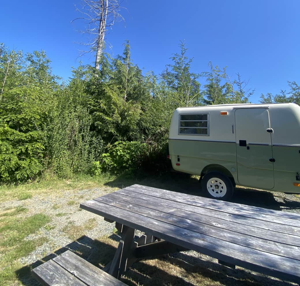 Vintage trailer camping Vintage trailer camping