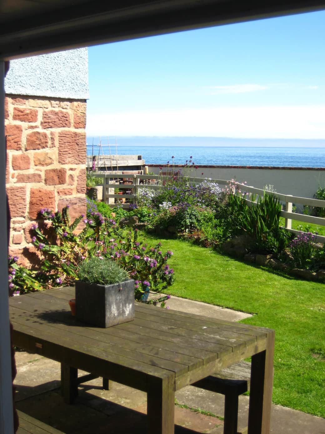 Garden with sea views 