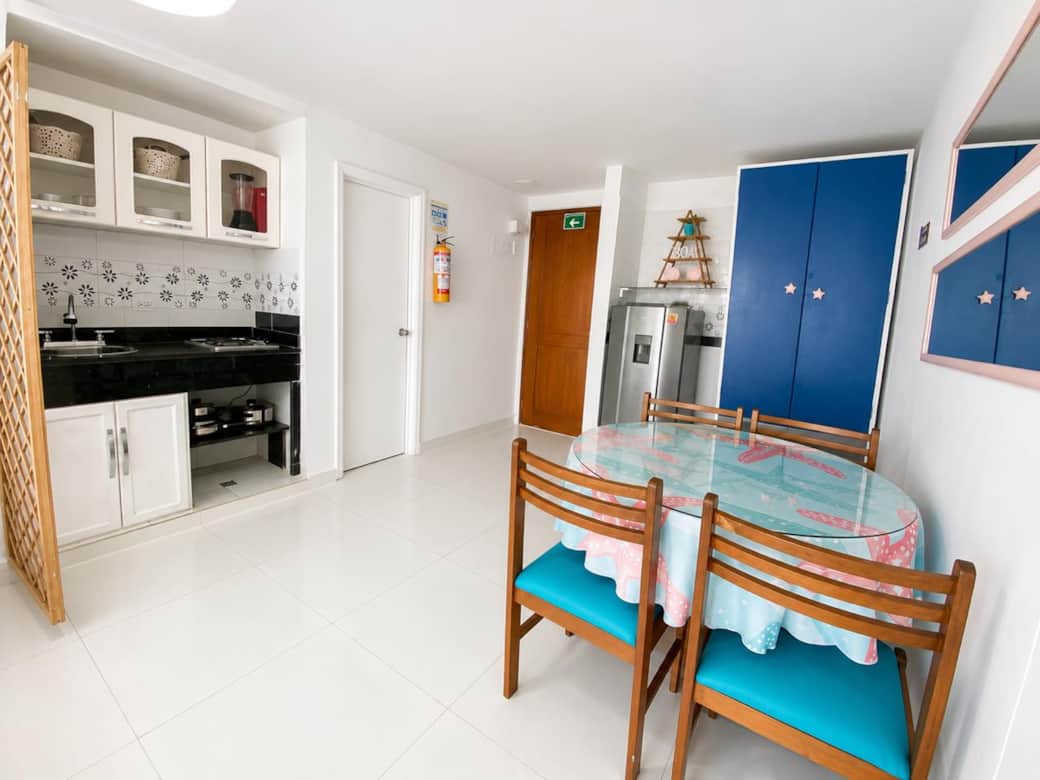 Zona comedor y cocina Zona comedor y cocina