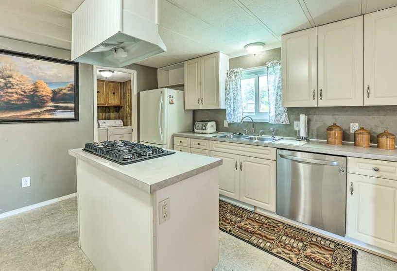 Kitchen w/dishwasher