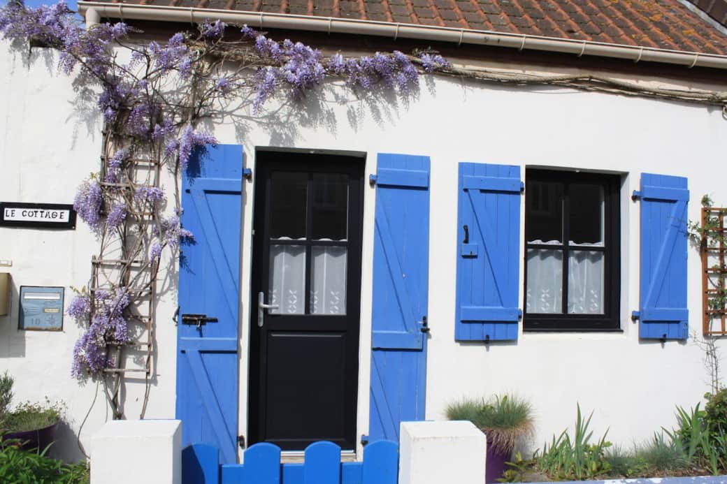 Le devant avec la petite terrasse