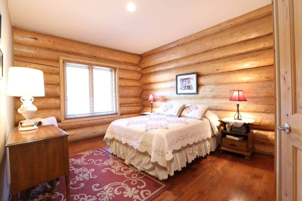 Guest Bedroom - First Floor