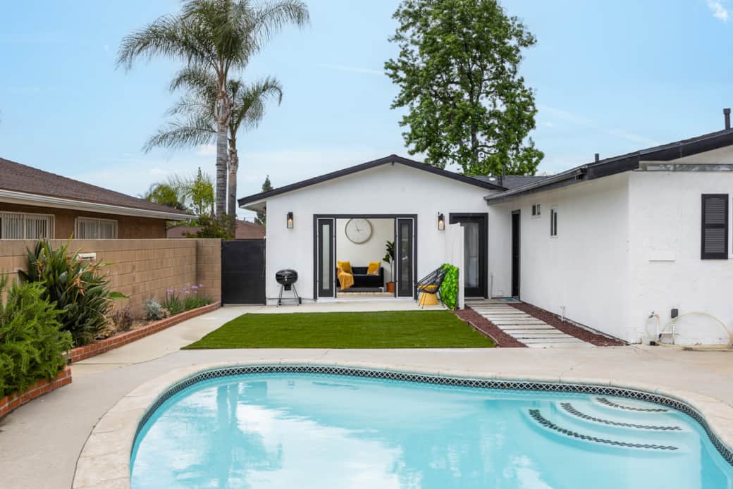 Unit B and Private Swimming Pool for unit A