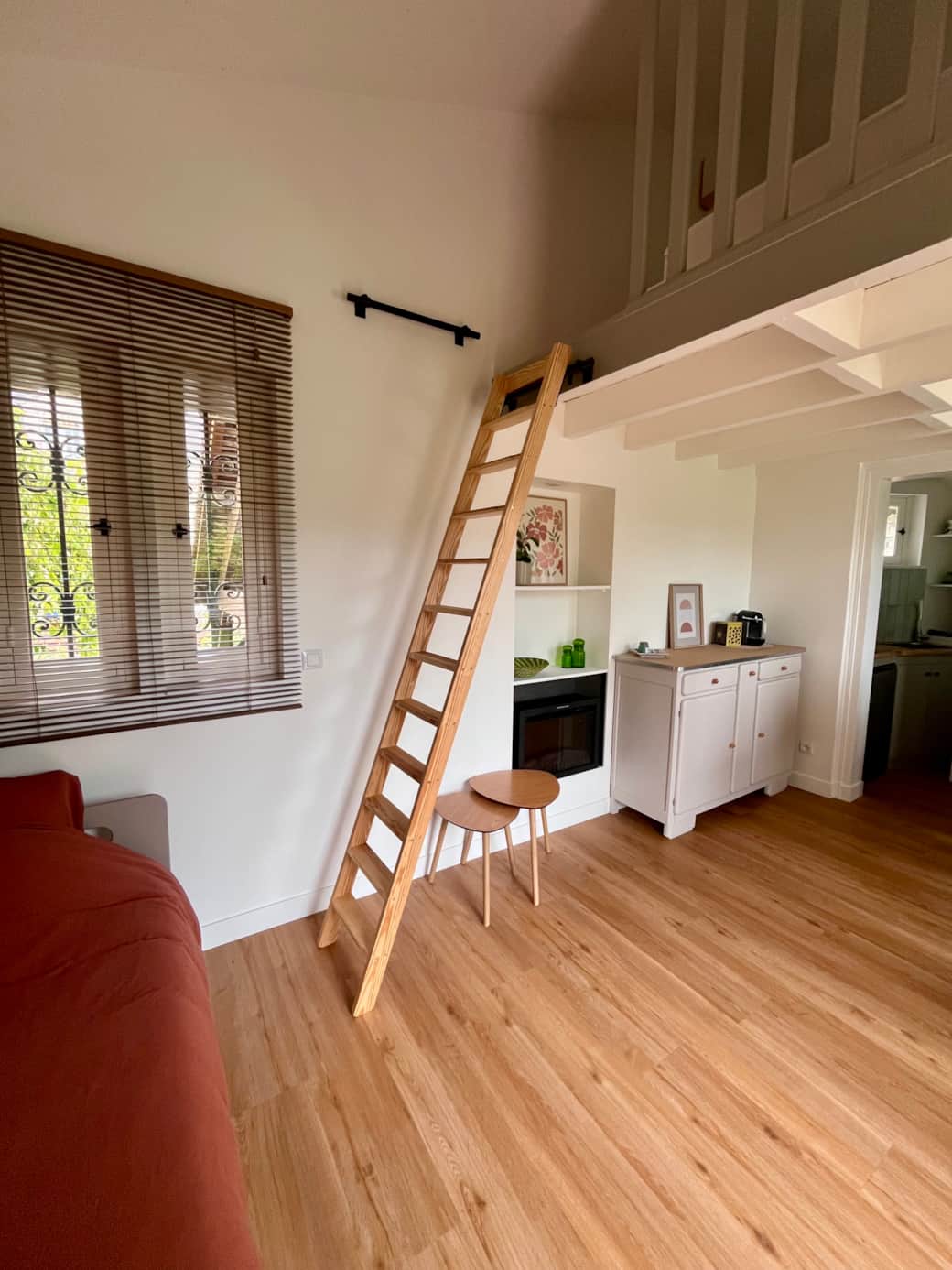 Échelle accès mezzanine 