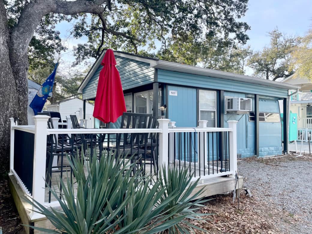 Site N33 - spacious front porch! Site N33 - spacious front porch!