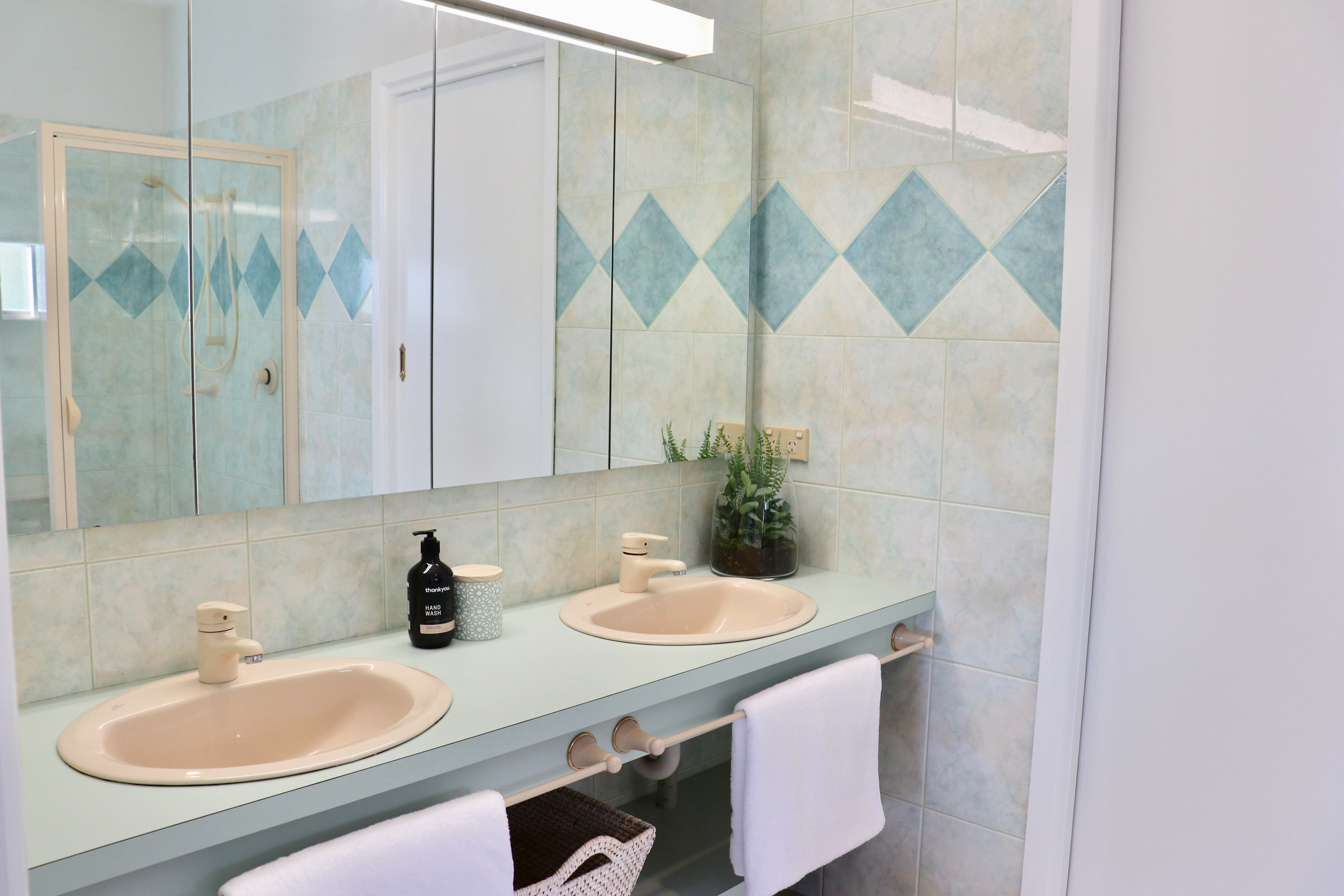 Master Queen walk in shower