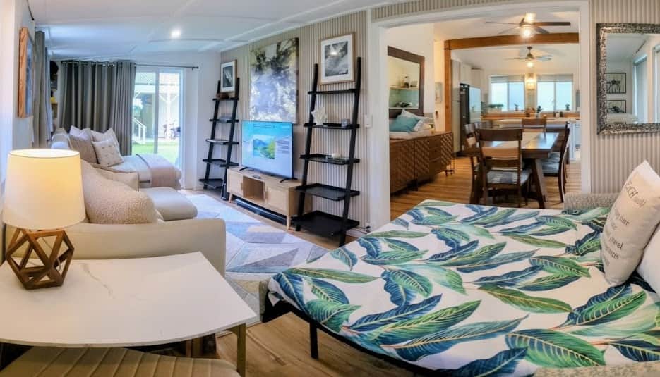 Bright, breezy living room with island touches
