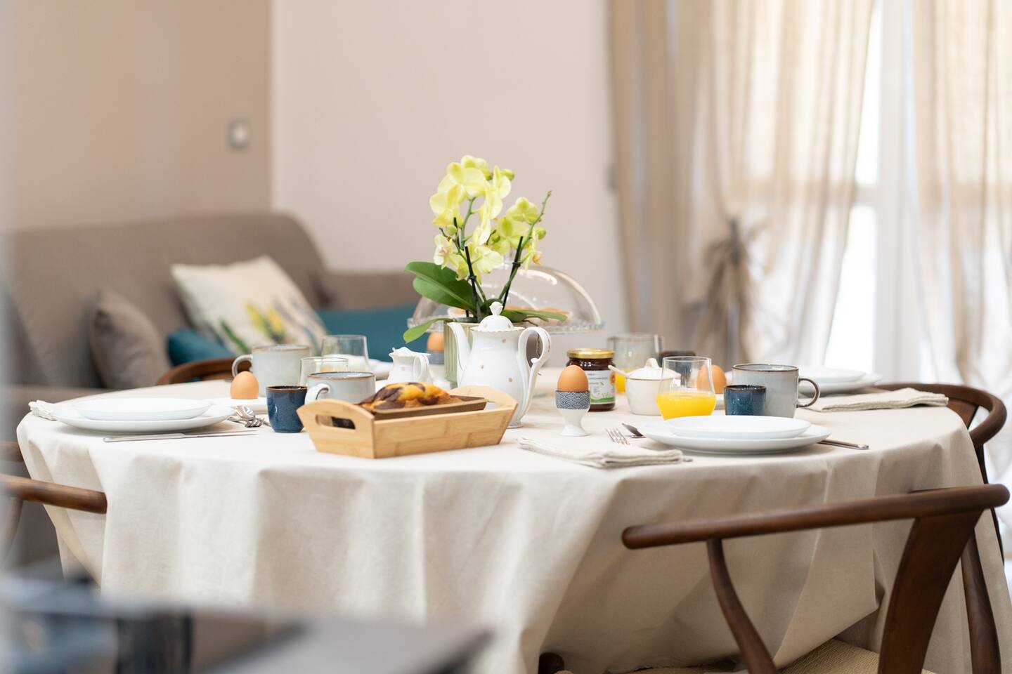 Tavolo da pranzo per godersi un pranzo in compagnia