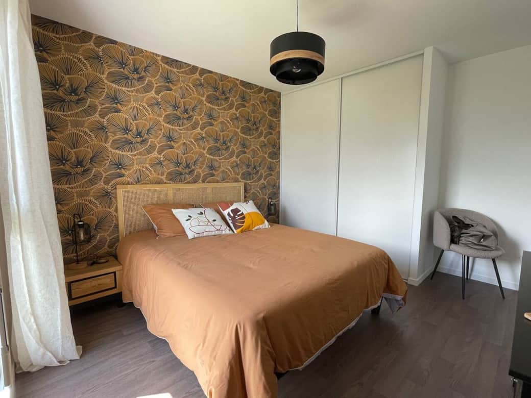Chambre lit double 160x200 et placard de rangements