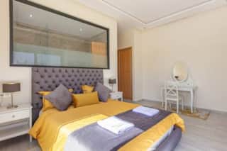Villa Sanna, élégante avec piscine, jacuzzi & jeux — photo 22