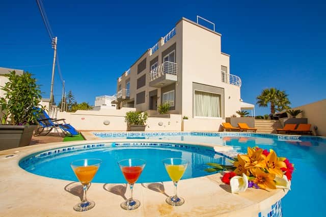 Jacuzzi and Swimming Pool. Outdoor Pool. Not Heated.