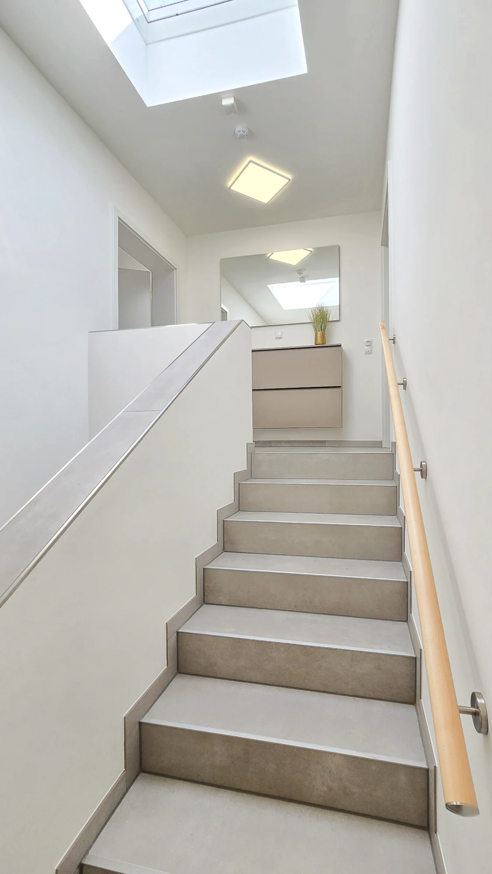 frensdorf-apartments-treppenaufgang-erster-stock.png