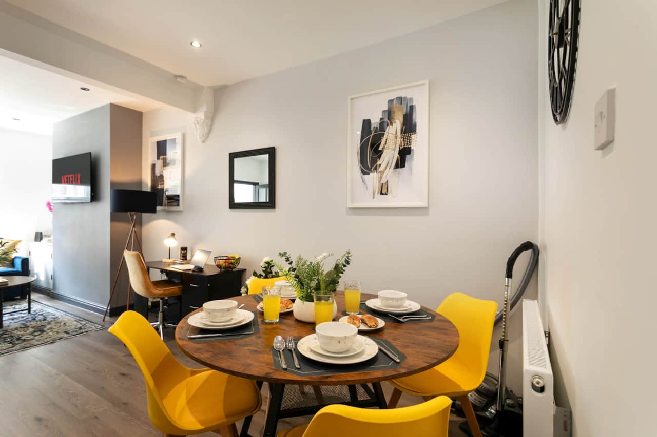Dining_Balfour_House.jpg