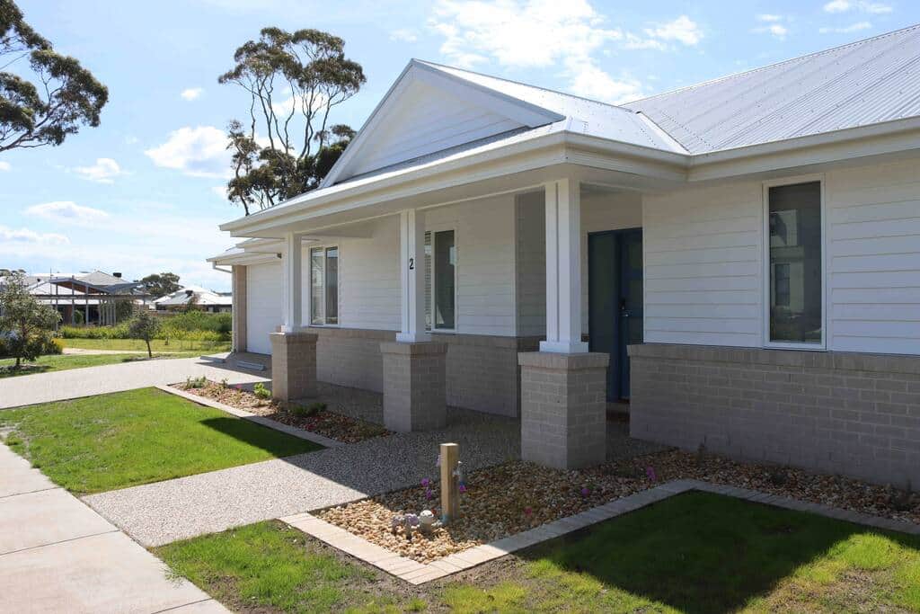 3 bedroom, 2.5 bathrooms home located by open park