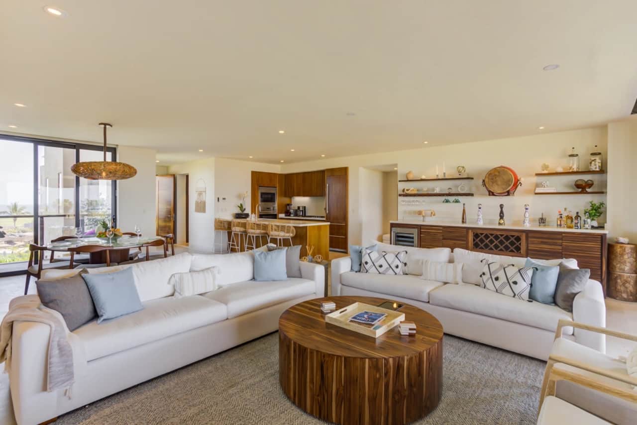 Living Room/Dining Room 