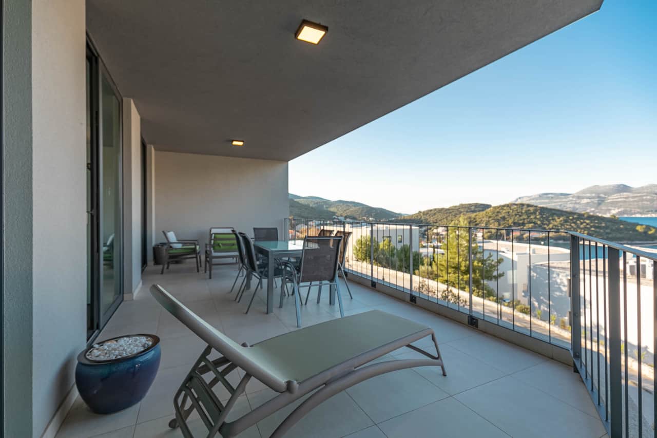 O4 Patio 1 -4