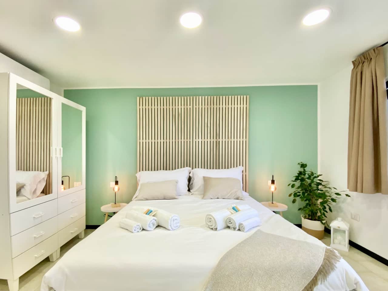 Camera da letto moderna parete verde