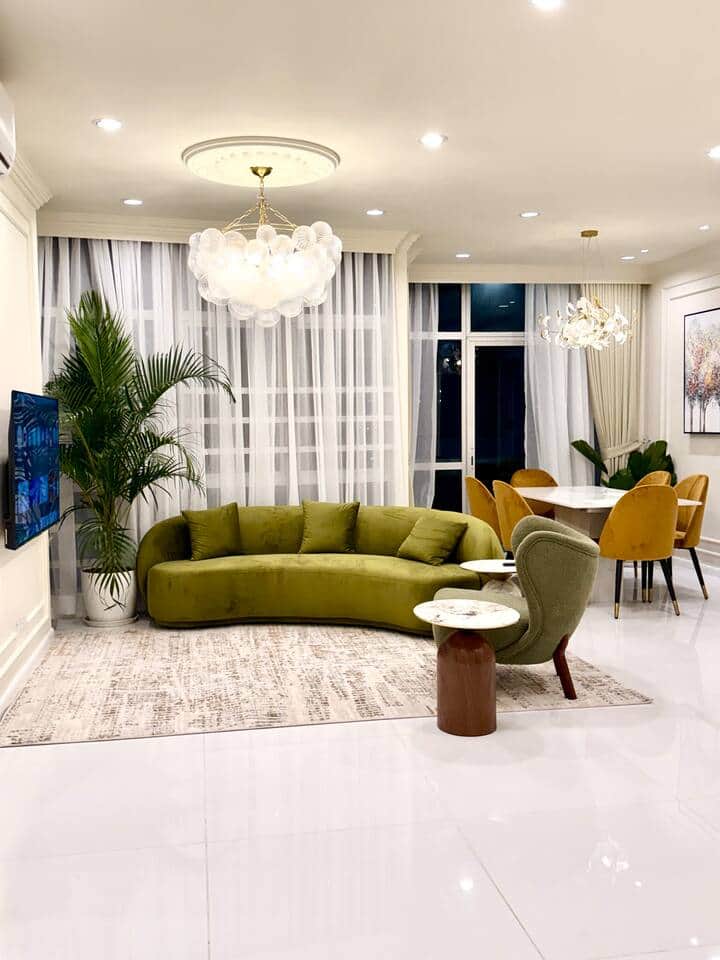 A spacious living and dinning area that you can enjoy relaxing and bonding with your family, friend and guests.