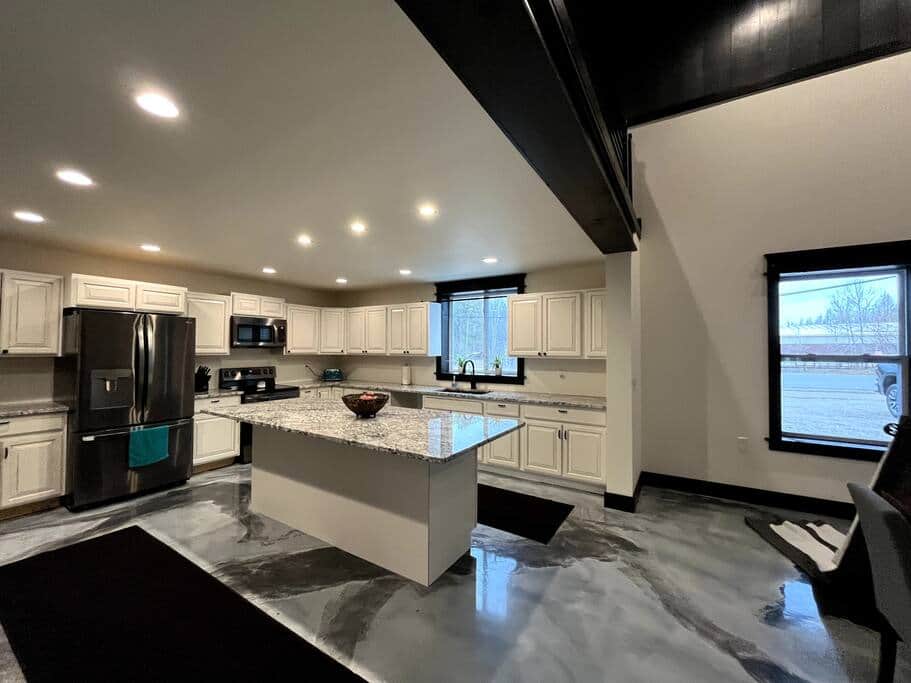 Full size farmhouse kitchen. Big island in the middle.