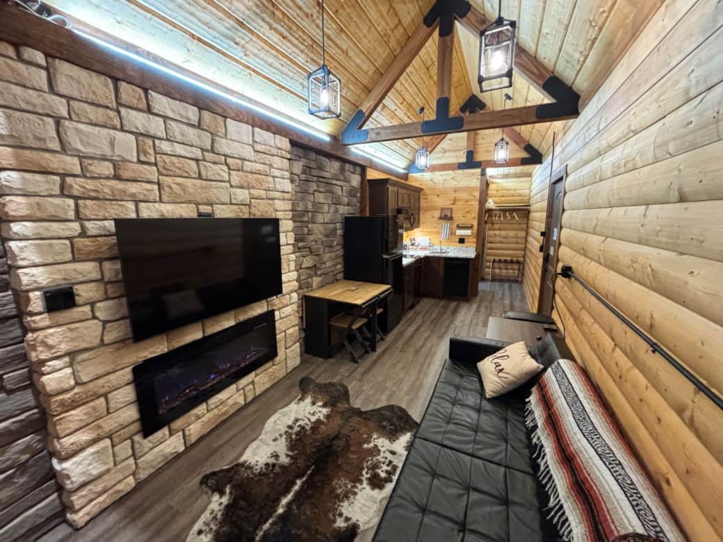 Limestone Lodge Comfort Cabin Main Area