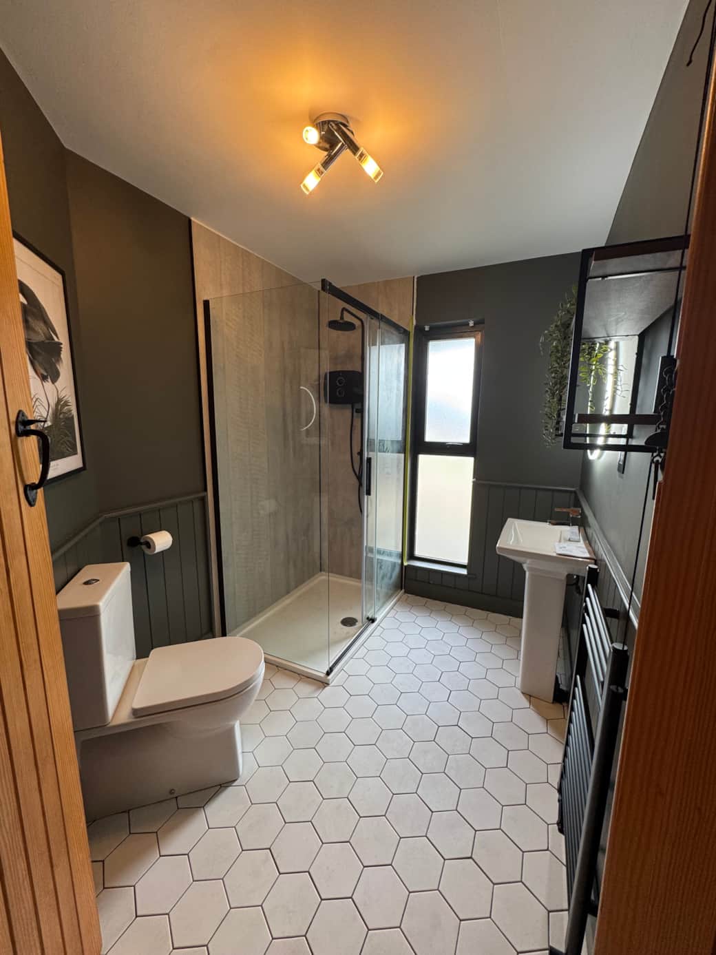 Beachhaven Rossnowlagh Bathroom with Shower Beachhaven Rossnowlagh Bathroom with Shower