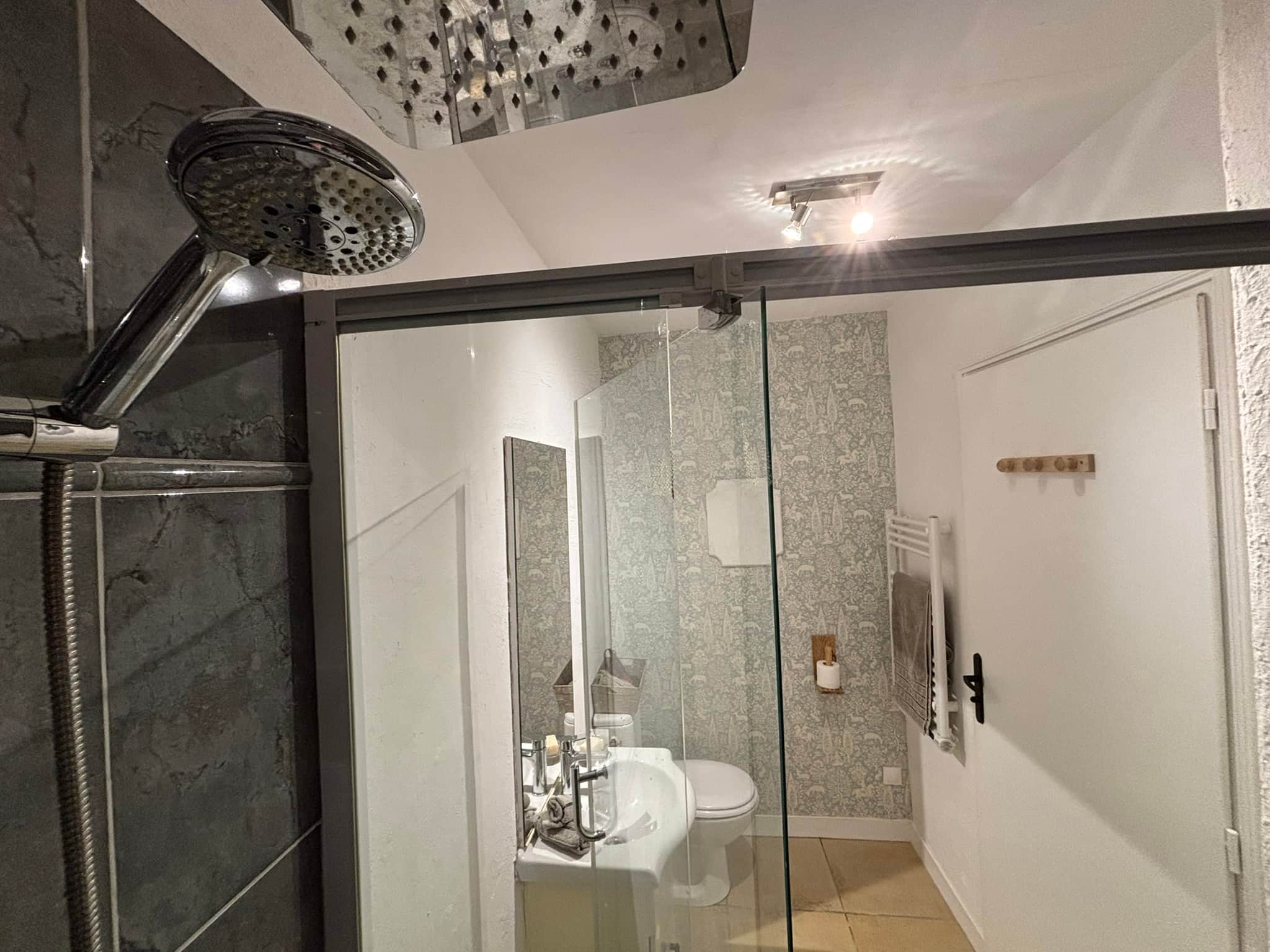 Shared Bathroom 2.JPEG