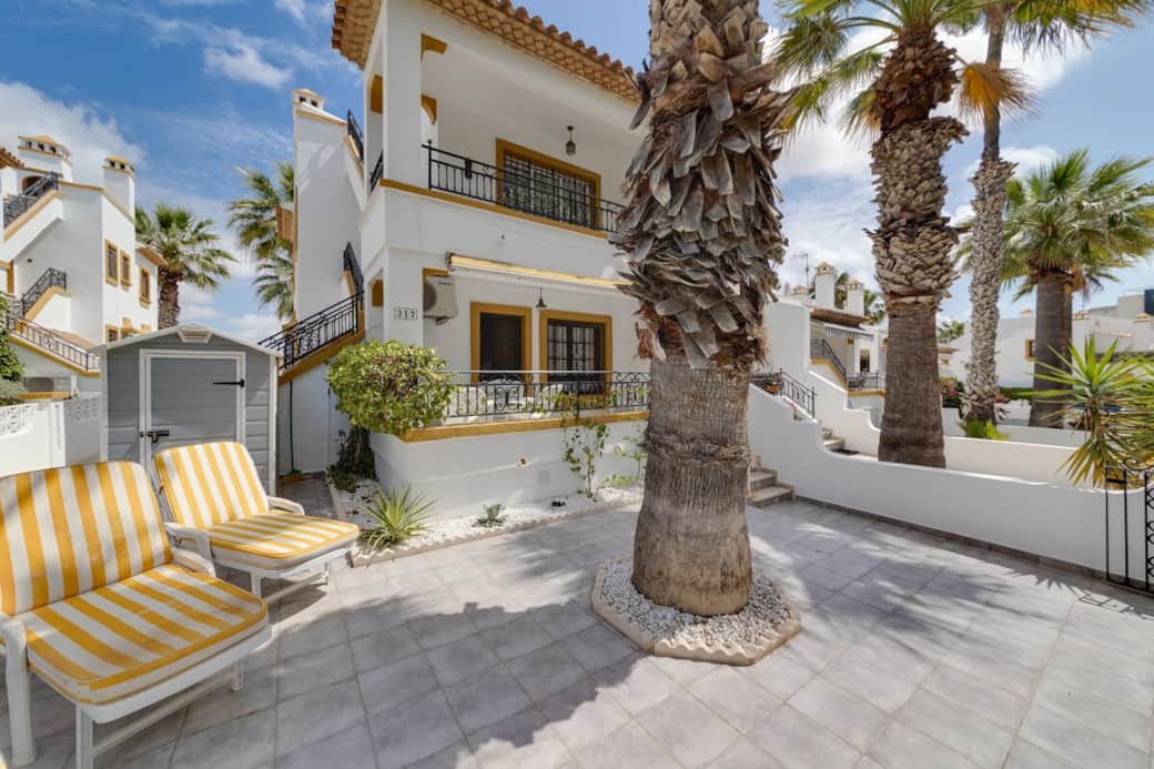 Sun lounge, garden, umbrella, palm