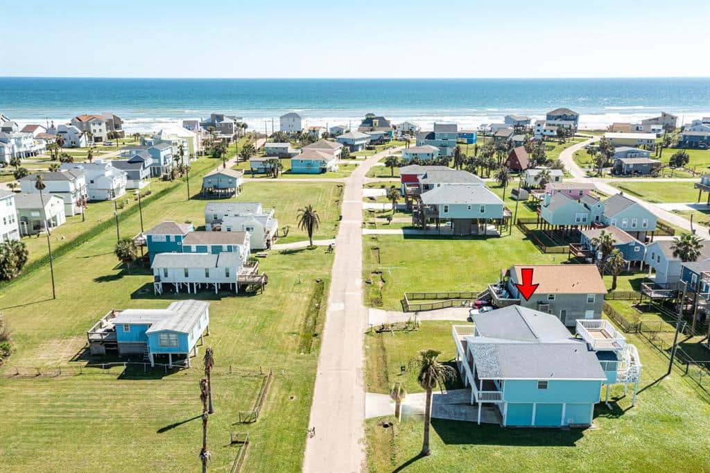 Look how close you are to the beach!  9 houses from the beach!  Easy walk to the beach.