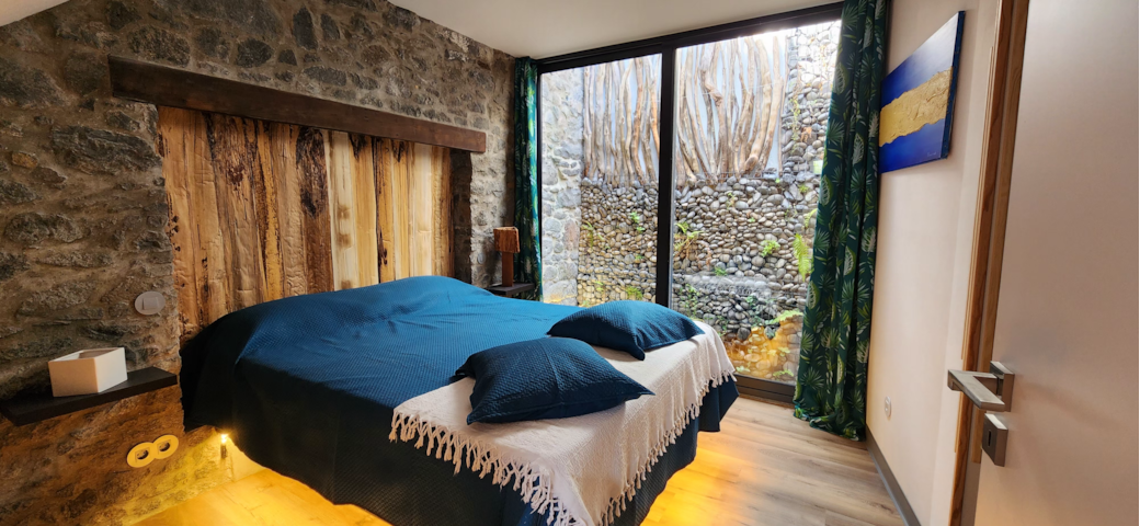 Stone walls, suspended bed — your serene bedroom sanctuary Stone walls, suspended bed — your serene bedroom sanctuary