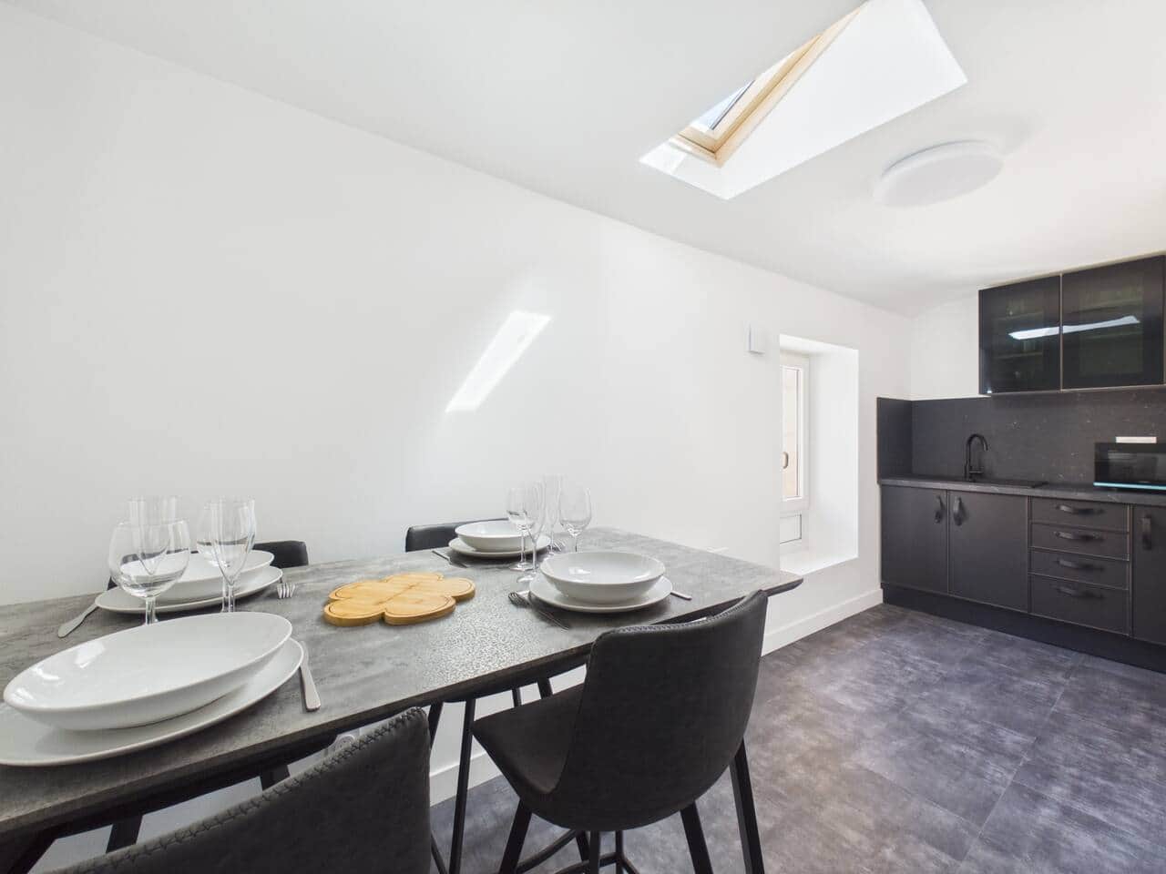 Suite Street Table a manger