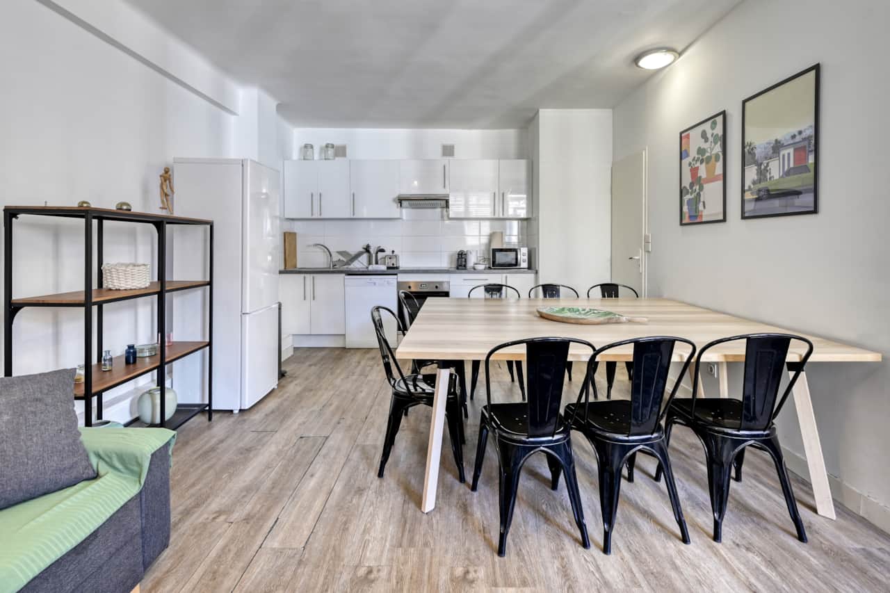 Cuisine avec table à manger