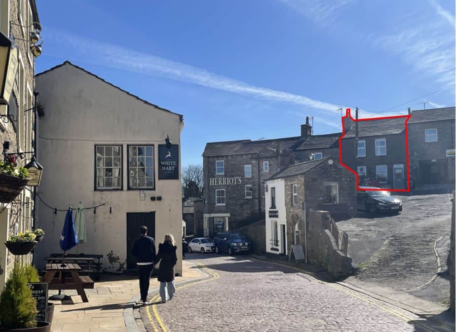 Located just off the cobbles withoin 100m of The White Hart Inn and Cockett's Bakers & Butchers