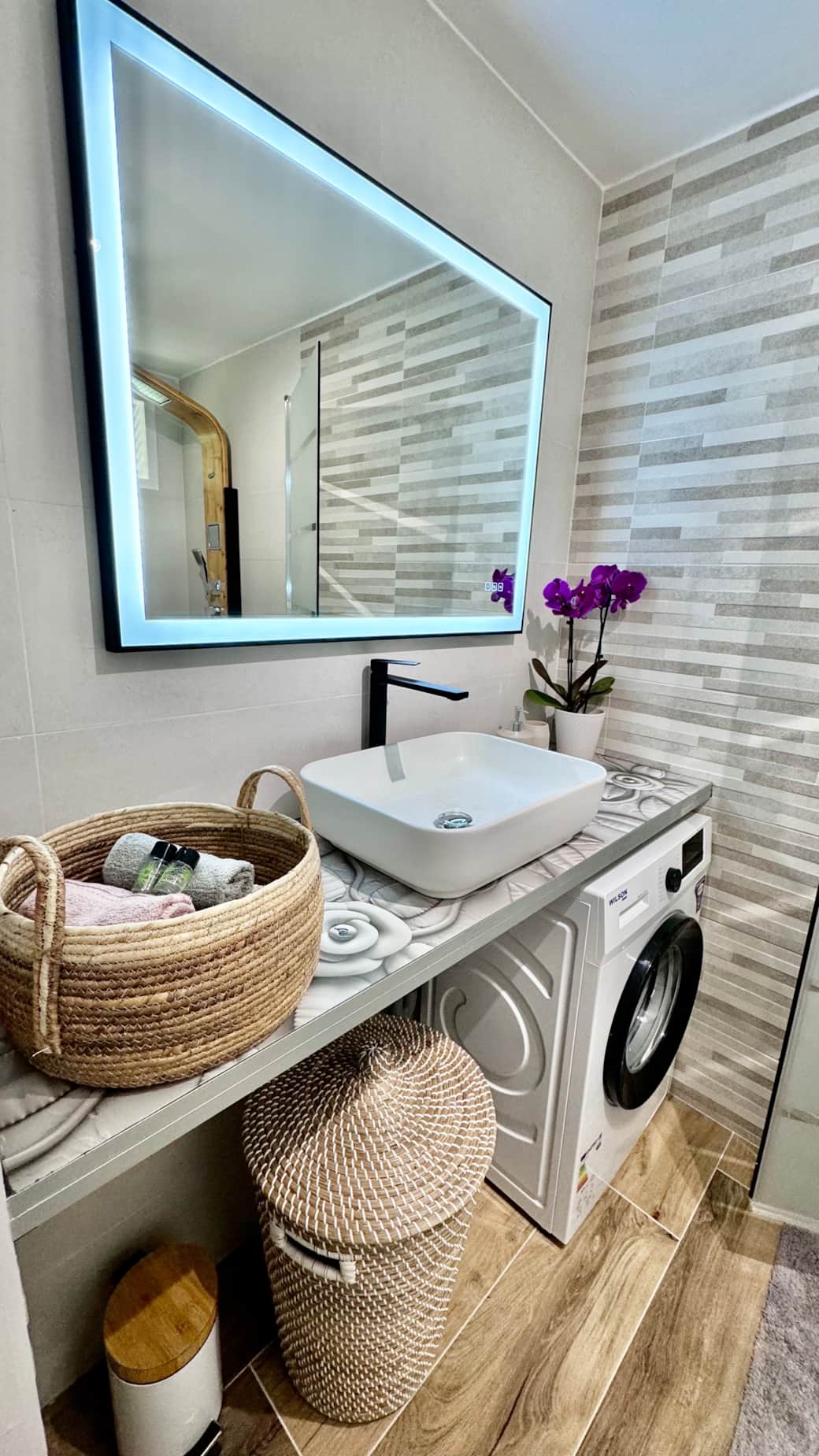 Salle de bain mirroir - Studio TI KAZ BONNEUW - Village Vacances Sainte Anne GUADELOUPE - Concierger Salle de bain mirroir - Studio TI KAZ BONNEUW - Village Vacances Sainte Anne GUADELOUPE - Concierger