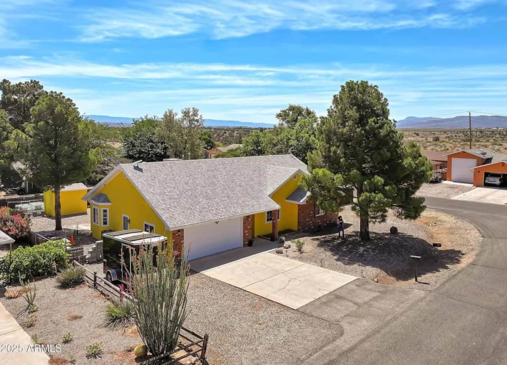 Bright and spacious Chill Pad near Sedona with mountain views, private yard, and easy access to Old Town Cottonwood Bright and spacious Chill Pad near Sedona with mountain views, private yard, and easy access to Old Town Cottonwood